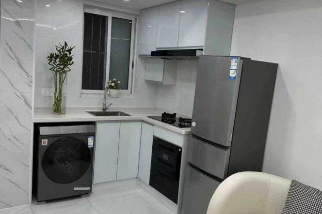 Loushanguan rd 2BR 1LR@L2/11,elevator/bright room/double south