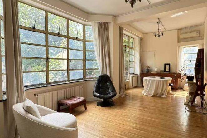 Fuxing West Road, a full-story old apartment building from 1935, with a 270° window view