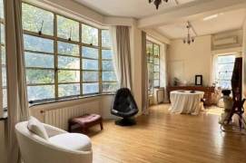 Fuxing West Road, a full-story old apartment building from 1935, with a 270° window view