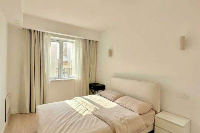 West Zhongshan Rd/Changning rd floor heating 3brs apt with balcony;L2/3/4