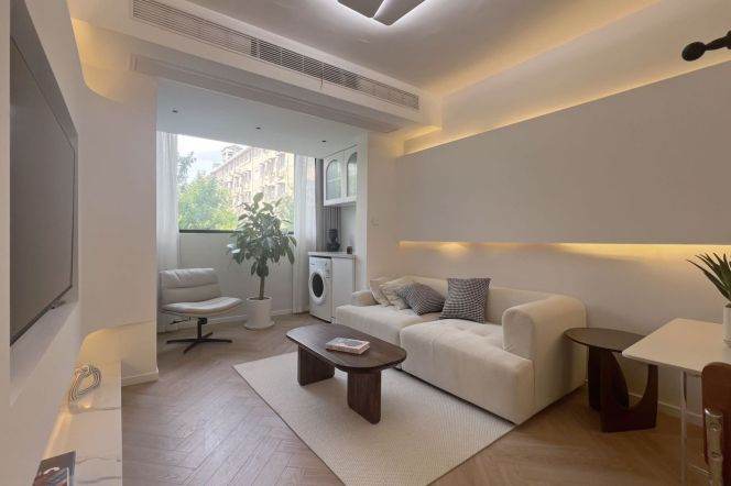 5 min walk to metro, Cozy 2br,elevator, floor heating ,central AC