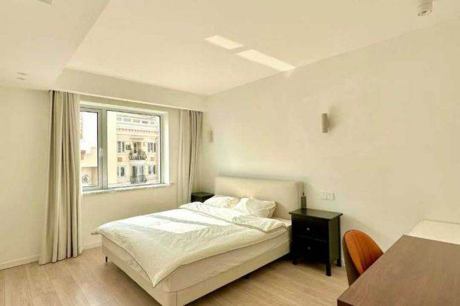 West Zhongshan Rd/Changning rd floor heating 3brs apt with balcony;L2/3/4
