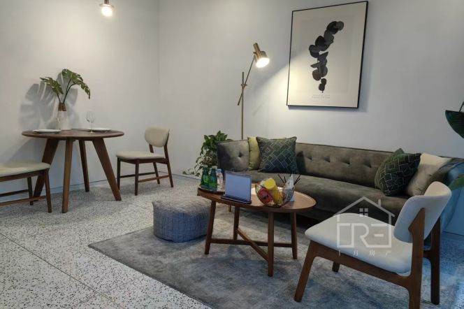 French window one bedroom service apt in Huangpu ,free for gym & Wifi