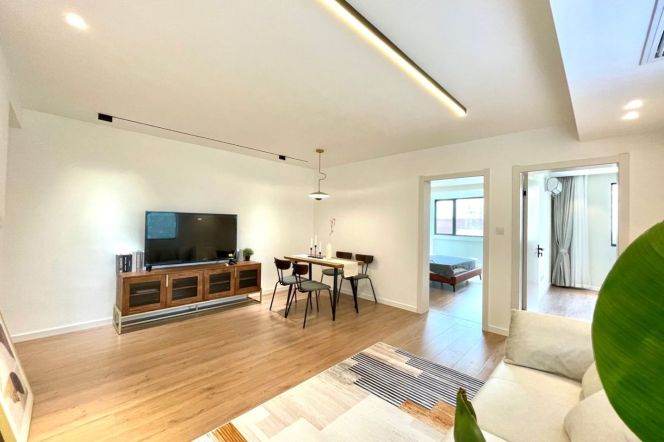 Elevator 2br/1bth apt@ Wuding rd