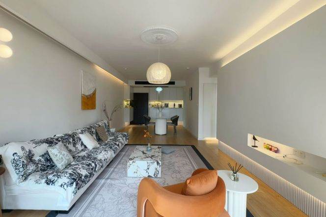 modern 2brs floor heating nice furniture in Xintiandi line near 1,8,9,10,13,14 only 21K 