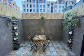 Big terrace one bedroom Apt with oven @ L2/11 Jiangsu Rd