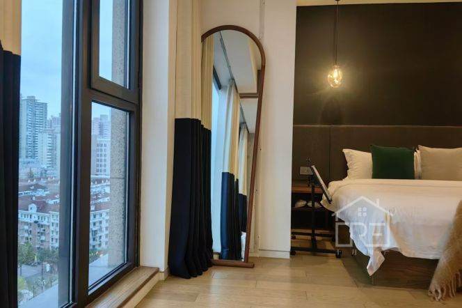 French window one bedroom service apt in Huangpu ,free for gym & Wifi