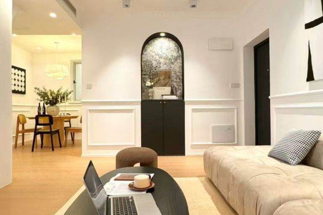 modern 2brs with nice garden floor heating near line 3,4,13 and Zhong shan park 16.8K