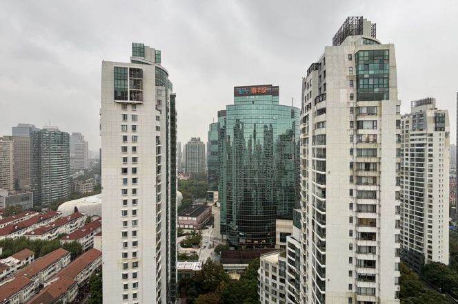  1Bdr 1Bath/Spacious&New/Loushanguan Rd Line 2/15 /Good View/Refined Decoration