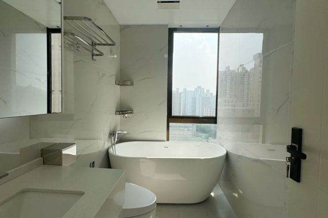 modern 2brs floor heating nice furniture in Xintiandi line near 1,8,9,10,13,14 only 21K 