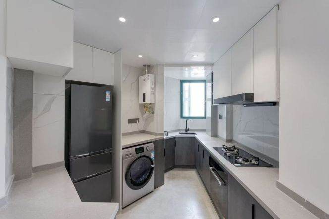 big 1 bedroom floor heating modern furniture near Lou shanguan line 2,15 only 12.5K