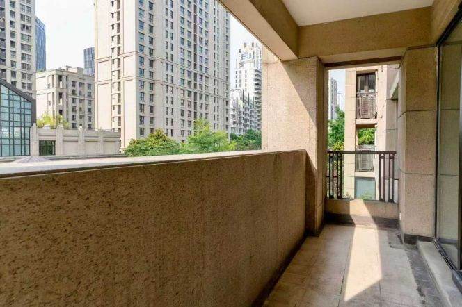 Lakeville/xintiandi 3br2bath200sqm