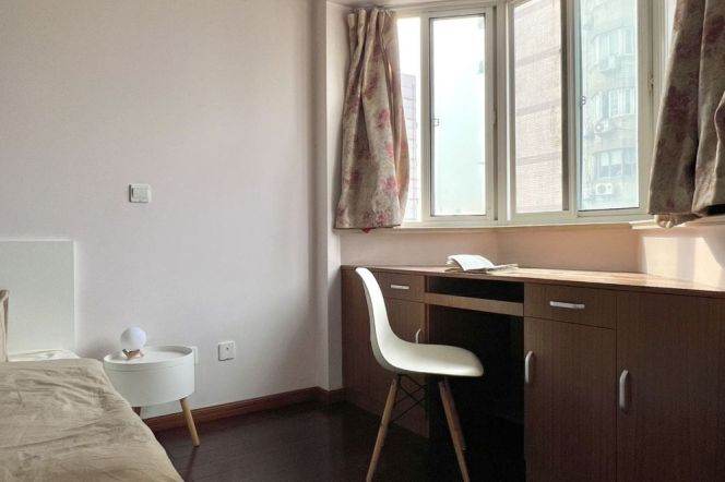 Master bedroom near Jiangsu rd,private bathroom/washing machine,long/short term 