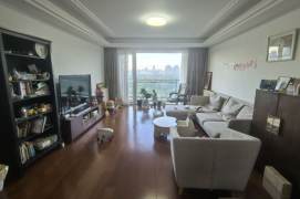 Expansive 3BR 2BA 190㎡ Residence / Front Row Facing Century Park