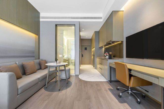  Excellent Design with high ceiling nr line2 with free&nice breakfast