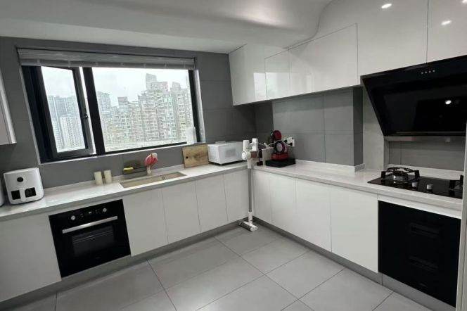 3Br,Suzhou River View ,Near Changshou rd station,Line 7/13