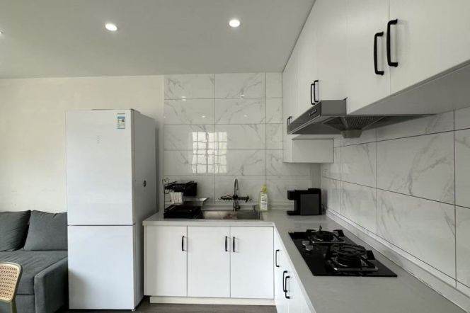 Sunlit 2+1BR 2BA 130㎡ Old House W/Terrace on Julu Rd