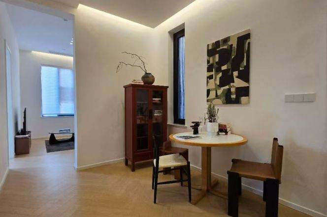Brilliant high ceiling one bedroom Apt+Free Wifi+gym+heating @Changping