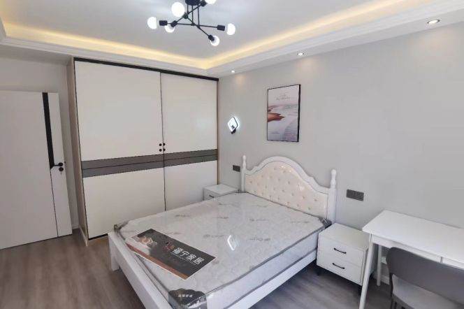 Nice 2Br+1Lr near Hongqiao  Rd Sta M10/3/4 /3F /8000K/70sqm