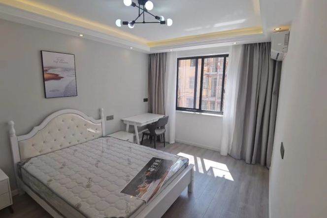 Nice 2Br+1Lr near Hongqiao  Rd Sta M10/3/4 /3F /8000K/70sqm