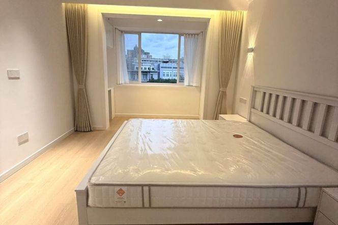 Xujiahui morden & nice 2br with lift 11.5k