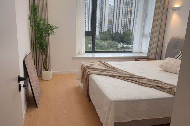 French Window 3bedrooms Apt +Heating+Dishwasher+central AC @ Longde Rd