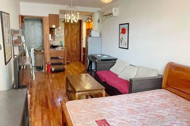 Lovely spacious 1brs / bright n cozy close to Mid Huaihai rd Line 13