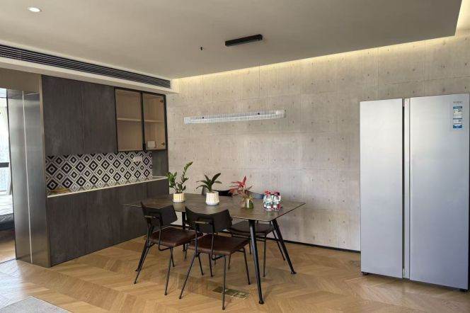 Jiaotong University elevator 2BR apartment