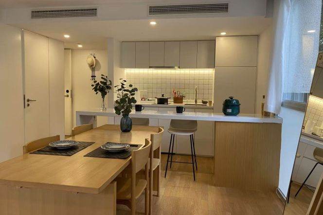 2BR 3Baths near line 1/9/11 Xujiahui and Jiao'tong Uni can long and short lease