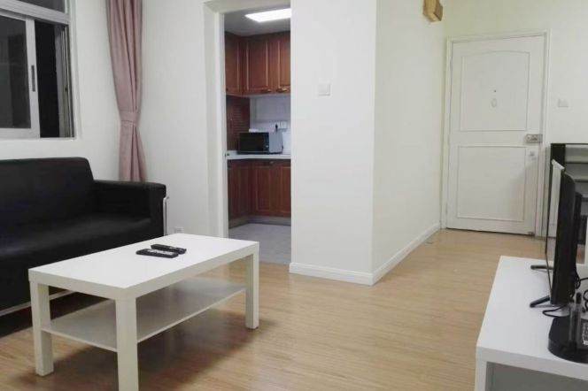 Nice master bedroom in shared apt @Xujiahui 