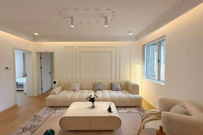 Beautiful Xintiandi 2Br apt,floor heating,lift