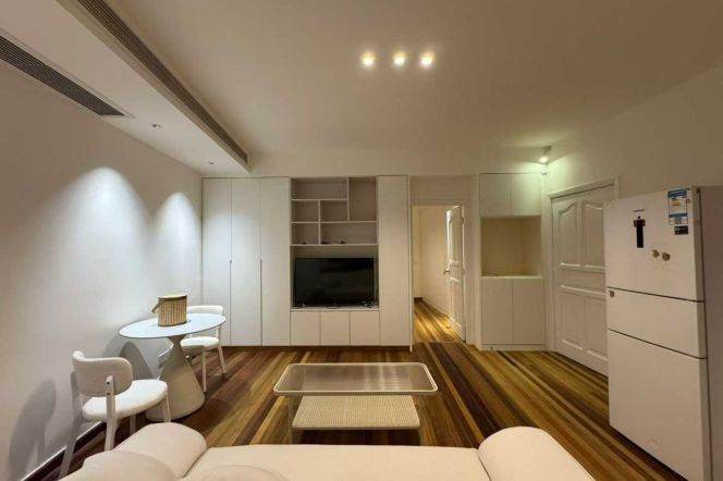  Homey 1br old house at Julu Rd &South Shaanxi Rd     L1/10/12