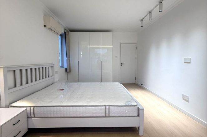 Xujiahui morden & nice 2br with lift 11.5k