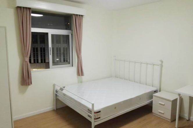 Nice master bedroom in shared apt @Xujiahui 