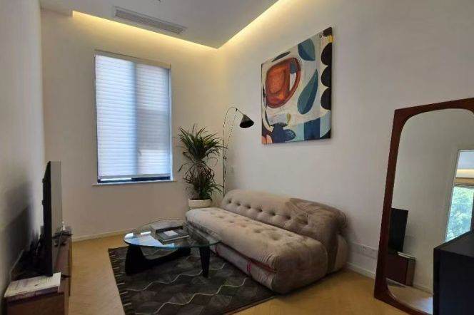 Brilliant high ceiling one bedroom Apt+Free Wifi+gym+heating @Changping