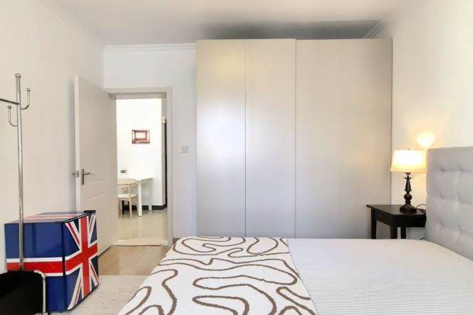 Two Bedroom Jing'an Xinzha Road Move-in Ready