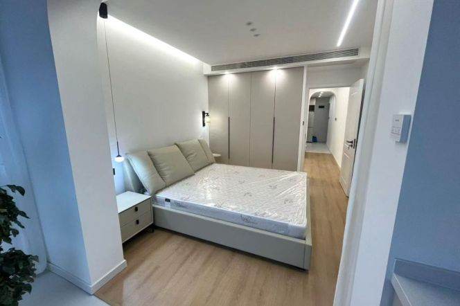 Changshou rd 1BR 1LR@L7/13,floor heating/central AC/nice location