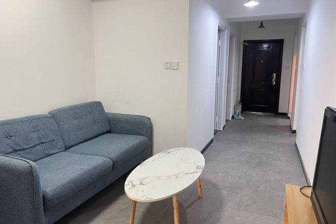 Jingan district,cheap room near Hanzhong rd,roommates friendly 