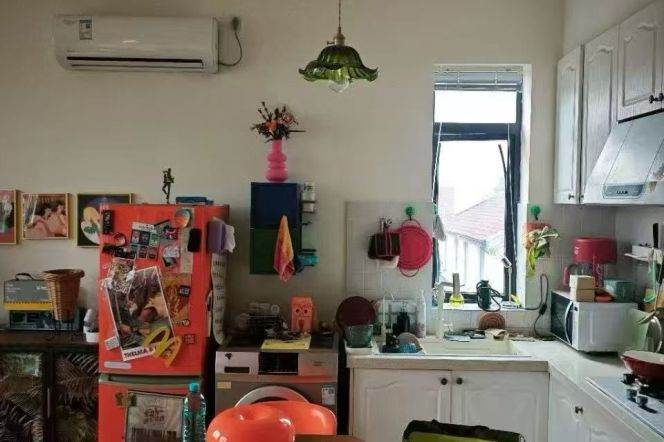  Spacious High ceiling 1 BR APT Xintiandi 9.5k