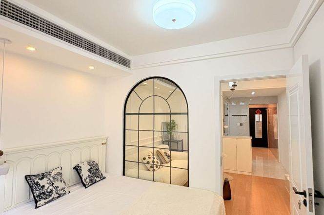 Longde rd 1BR 1LR@L11/13,elevator/bright room/brand furniture