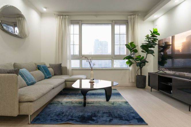 Super nice modern 4 br golden location 8 mins to Line 1/2/8 Peple Square 