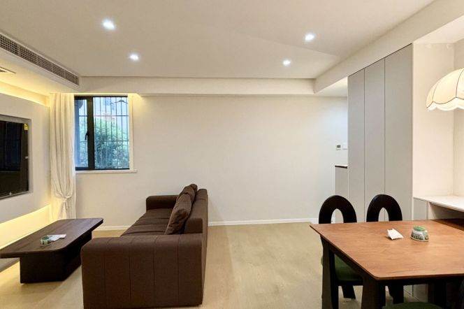 2Bdrs 1Bath Apt/Spacious&Modern&Bright /L3/4/11/14 Caoyang Rd/elevator