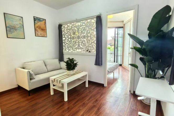 1BR 1LR /lovely & cozy / outdoor balcony / near IAPM 