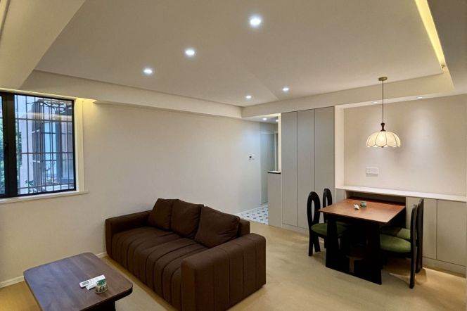 2Bdrs 1Bath Apt/Spacious&Modern&Bright /L3/4/11/14 Caoyang Rd/elevator