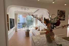 Bright Balcony 3br/2bt Flat in Wuning Road