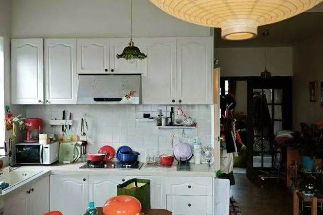  Spacious High ceiling 1 BR APT Xintiandi 9.5k