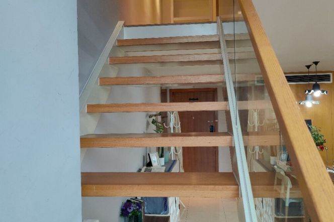 Modern&Bright 2Bedrooms 1Bath Apt/L3/4 Zhong Tan Rd