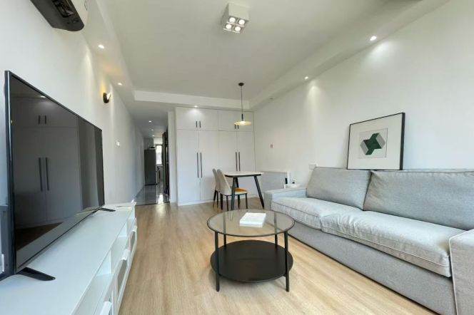 Nice 1Brm With Wall Heating Near Line 2/3/4 Zhongshan Park