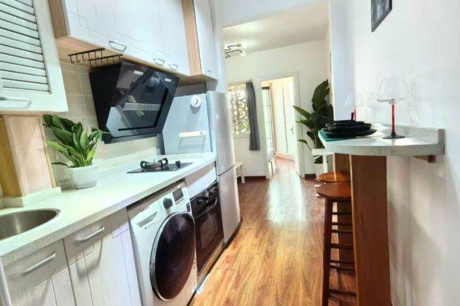 1BR 1LR /lovely & cozy / outdoor balcony / near IAPM 