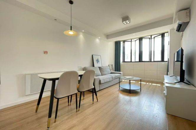 Nice 1Brm With Wall Heating Near Line 2/3/4 Zhongshan Park